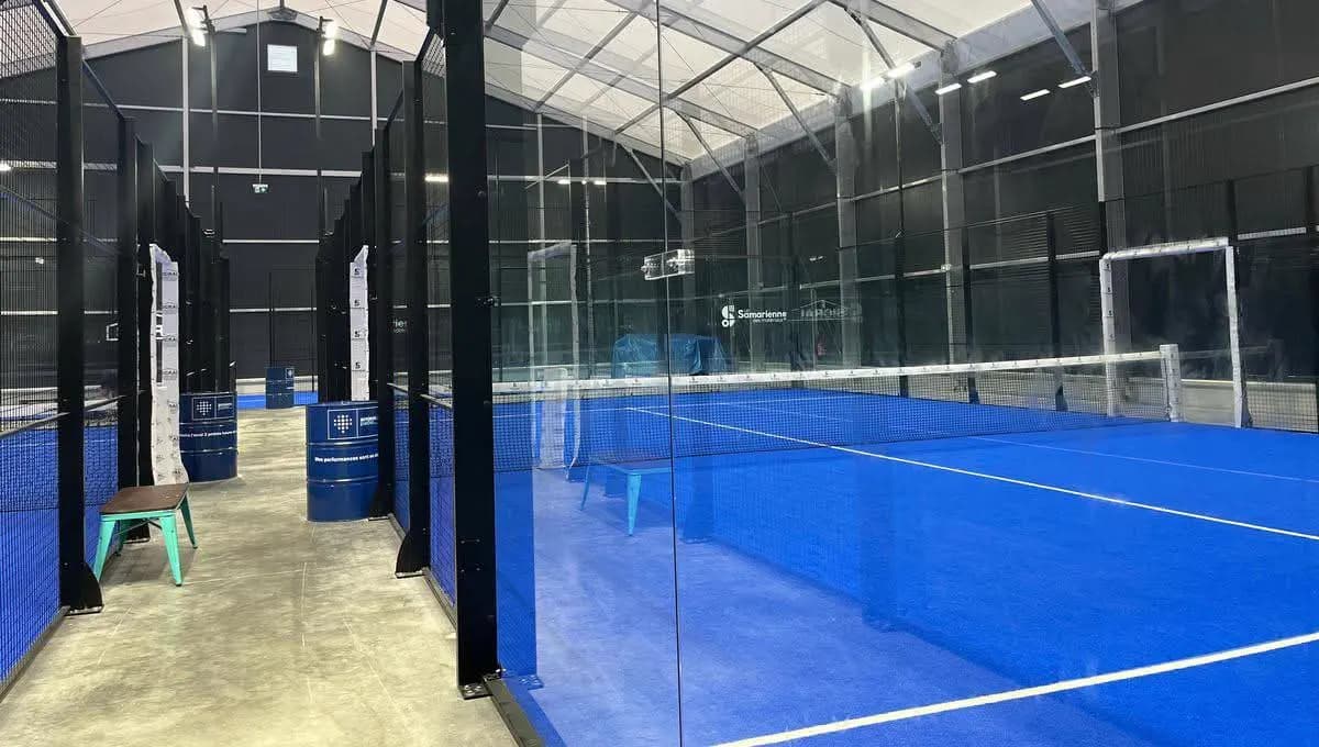 Court de padel, parois de verre